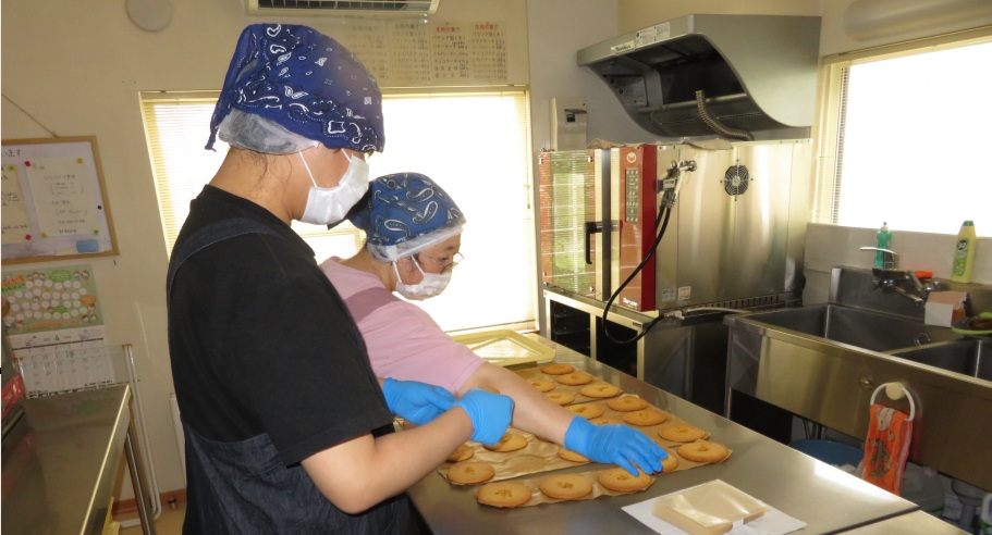 お菓子工房作業風景